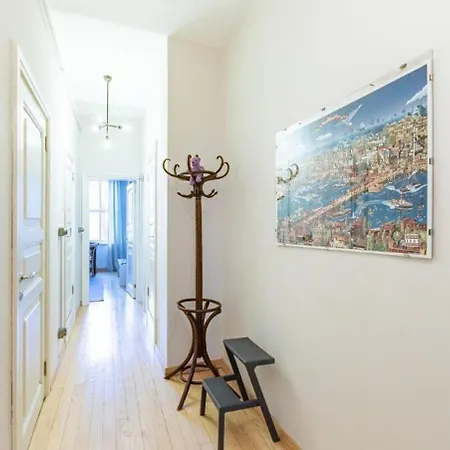 Warm Cozy Charming 2bd2bath Galatatower Gem! #256 Appartement *