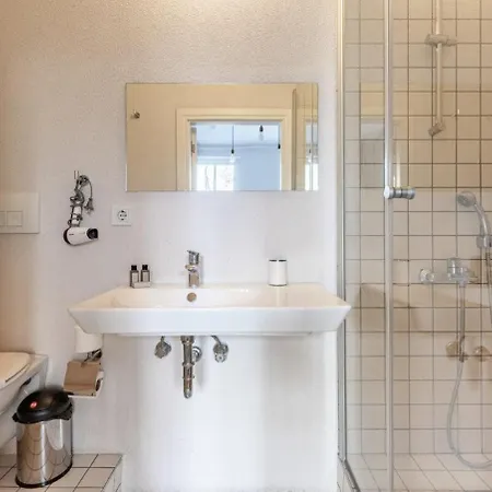 Warm Cozy Charming 2bd2bath Galatatower Gem! #256 Apartmán