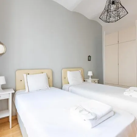 Warm Cozy Charming 2bd2bath Galatatower Gem! #256 Appartement *