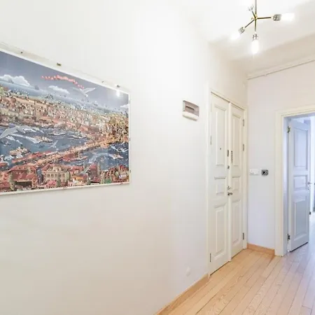 Warm Cozy Charming 2bd2bath Galatatower Gem! #256 *