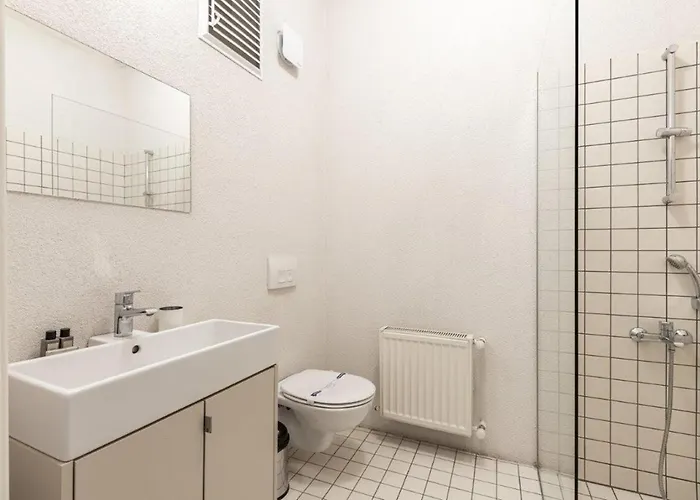 Warm Cozy Charming 2bd2bath Galatatower Gem! #256