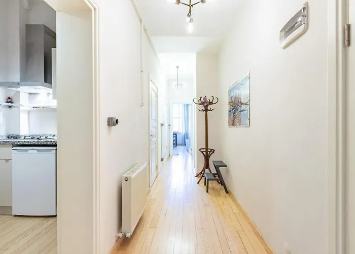 Warm Cozy Charming 2bd2bath Galatatower Gem! #256 Appartamento Provincia di Istanbul