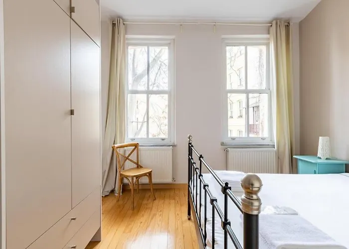 Warm Cozy Charming 2bd2bath Galatatower Gem! #256