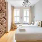 Apartment Warm Cozy Charming 2bd2bath Galatatower Gem! #256 *