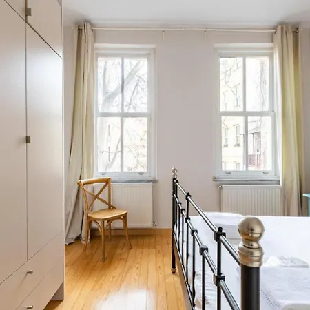 Warm Cozy Charming 2bd2bath Galatatower Gem! #256